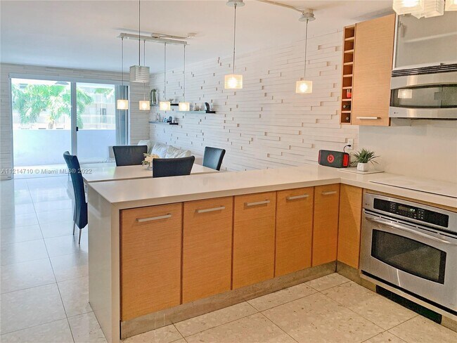 Building Photo - 1331 Lincoln Rd