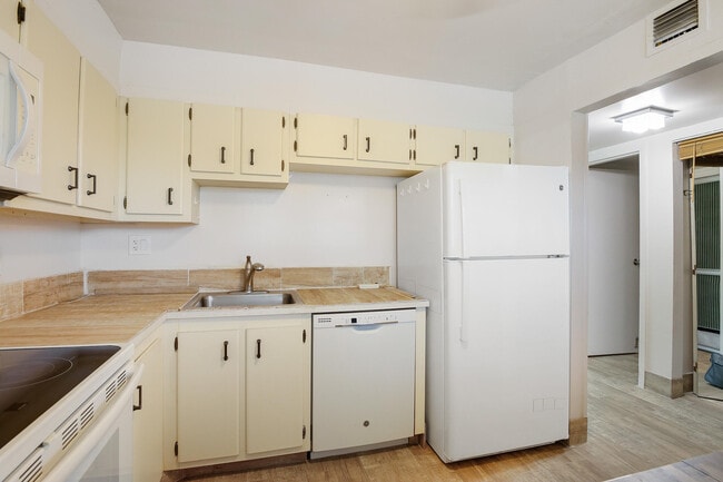 Building Photo - 3595 Birdie Dr