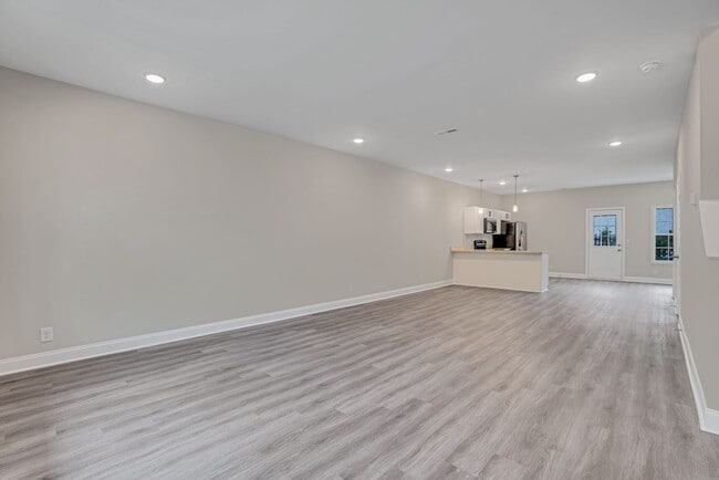 Building Photo - 156 Excell Rd