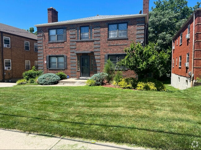 Building Photo - 3077 Glenmore Ave