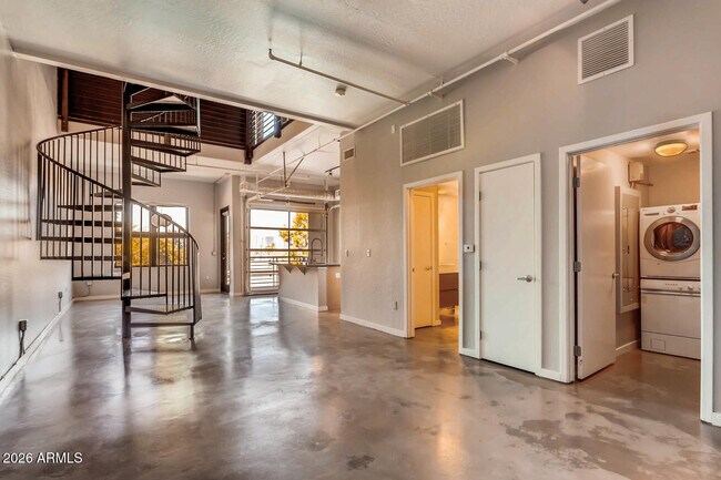 Building Photo - 914 E Osborn Rd