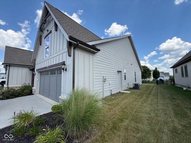 Foto del edificio - 15545 Marsden Dr