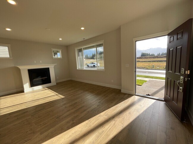 Family Room - 16621 SW Darling Ln