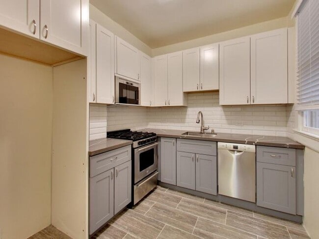 Building Photo - bedroom in San Francisco CA 94108