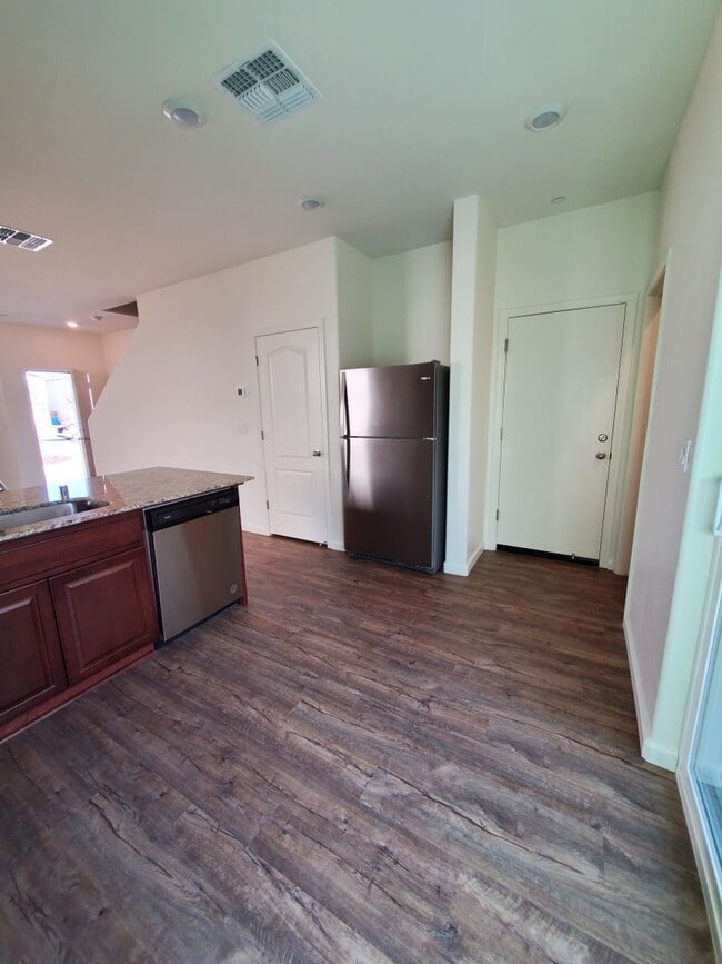 Building Photo - 3br, 2.5ba  - Solar Equipped - Single family home - Energy efficient - Linda, CA