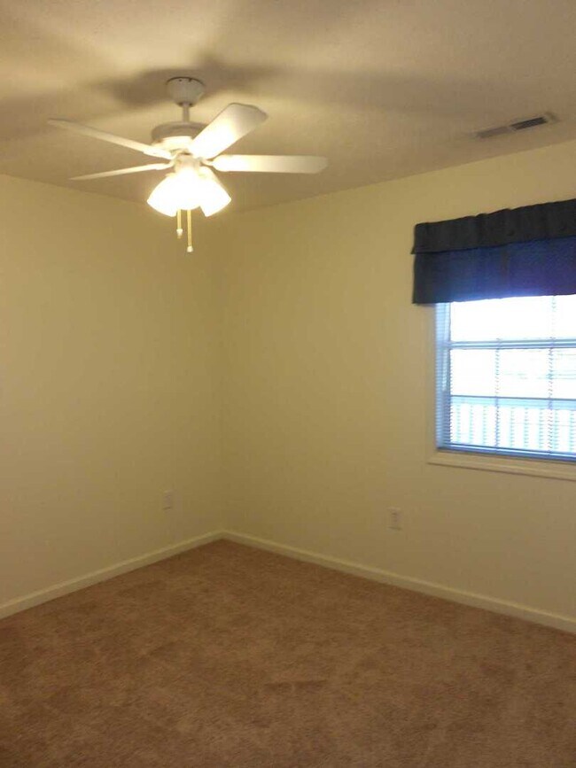 Foto del edificio - 2nd Floor 1 Bedroom Condo in River Oaks