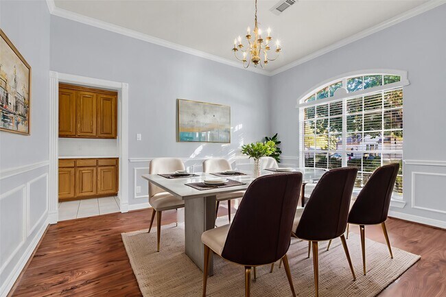 Foto del edificio - 35 W Pines Dr