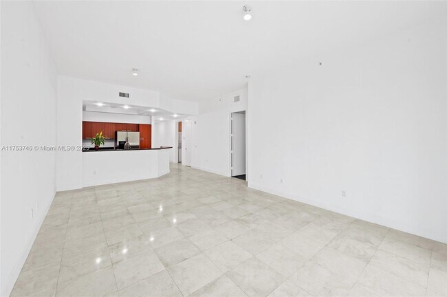 Foto del edificio - 15051 Royal Oaks Ln