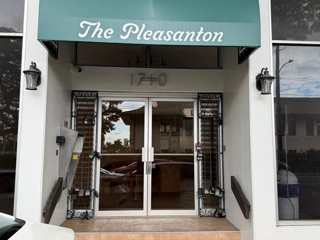 Foto del edificio - Studio in the Pleasanton - located Right A...