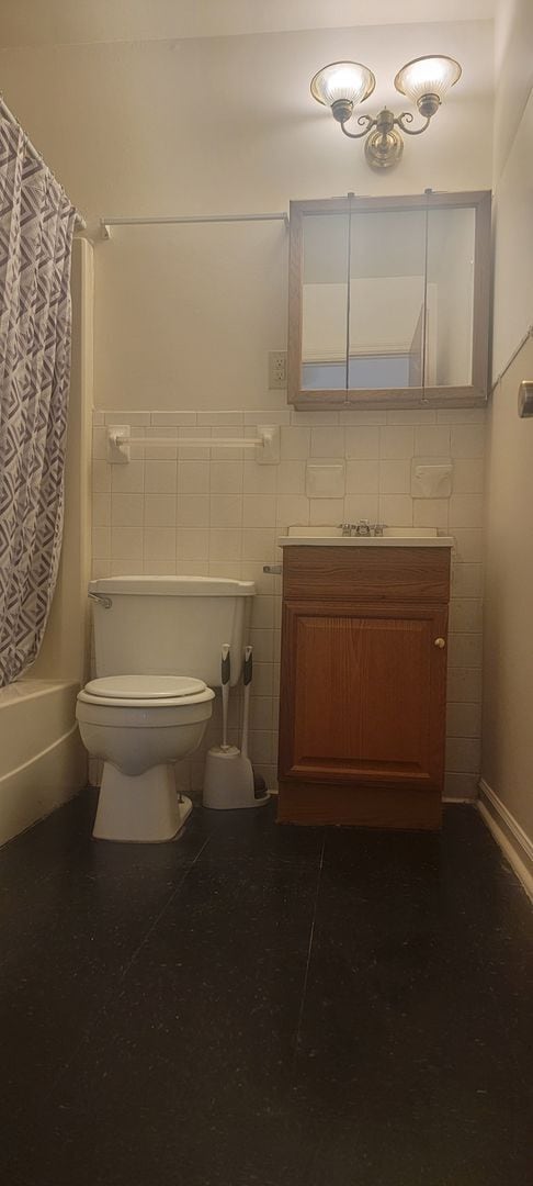 Building Photo - One Level Living - 2 Bedroom Duplex