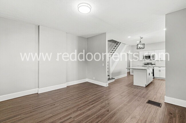 Foto del edificio - Spacious & Modern Home in Indianapolis!