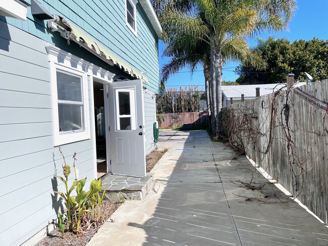 Long Drive way - 222 Costa Mesa St