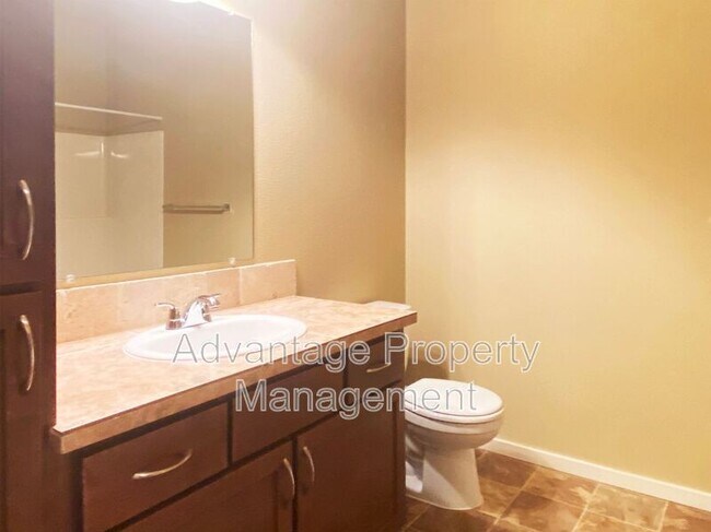 Foto del edificio - 523 Catron St N