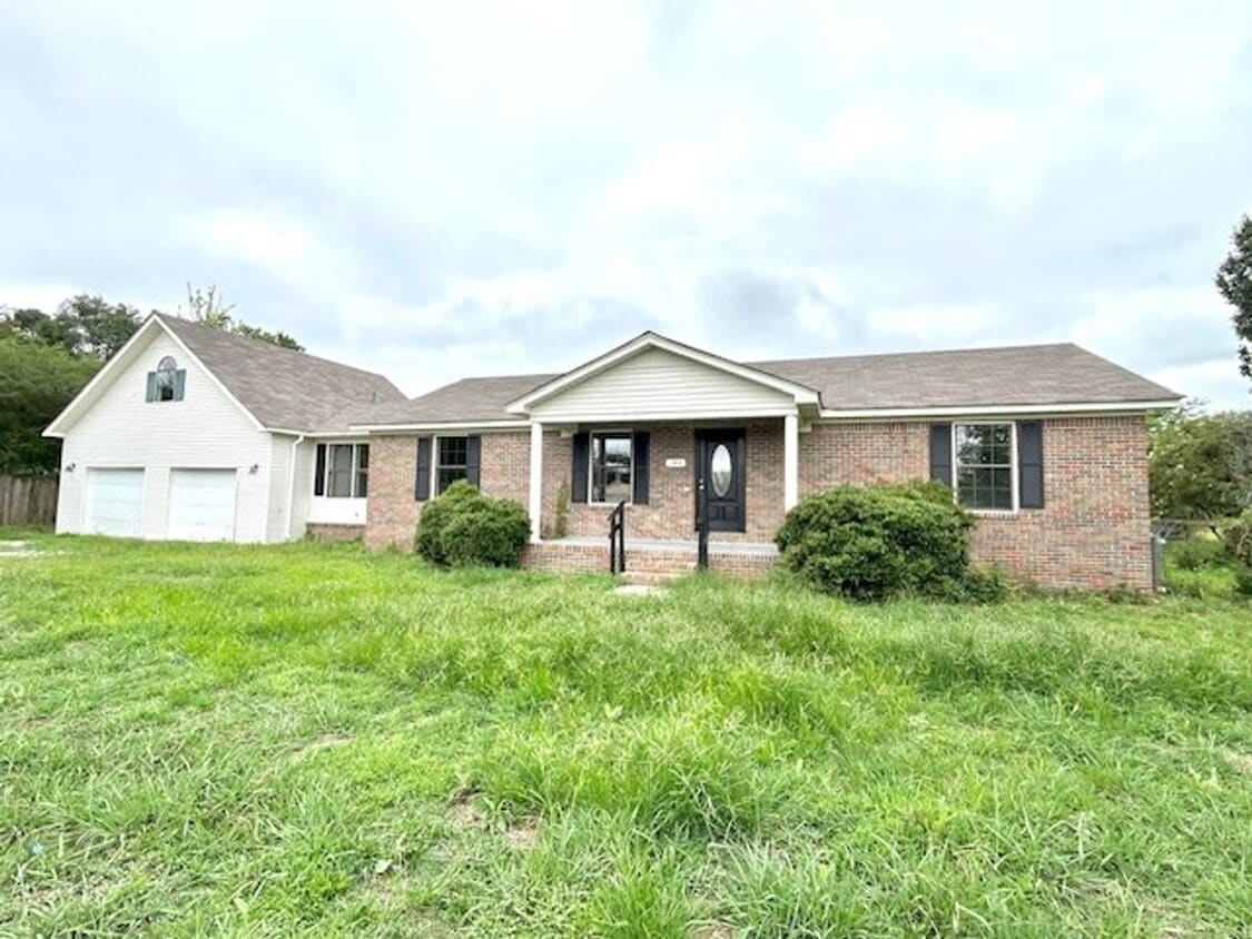 Primary Photo - Spacious 4-Bedroom Home with Bonus Suite i...
