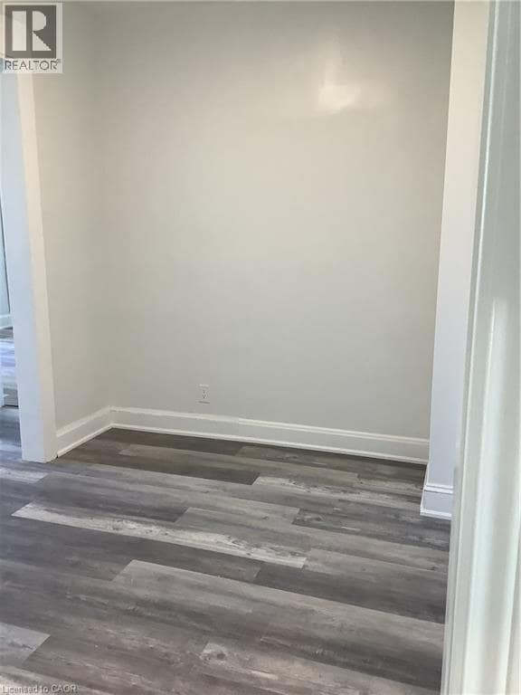 Building Photo - 90 Kent St S