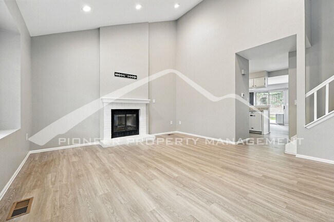 Foto del edificio - Spacious Home with Fenced Yard and Central AC