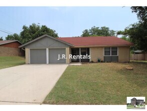 Building Photo - 2625 Phyllis Dr