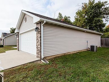 Garage - 24308 Tanglewood Rd