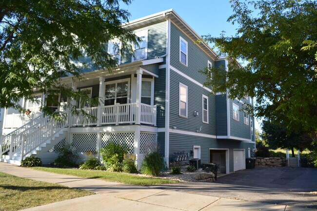 Building Photo - 3064 Triumph Dr