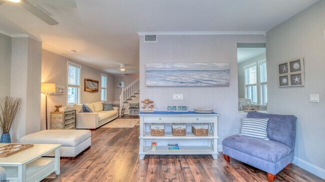 Foto del edificio - 120 N Newport Ave