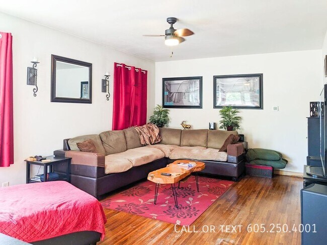 Foto del edificio - Cozy 3 Bedroom 2 Bathroom Home w/ Garage i...