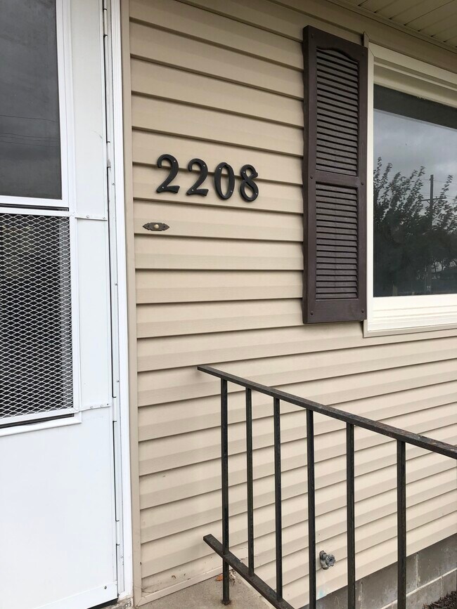 Building Photo - 2208 Chanticleer St