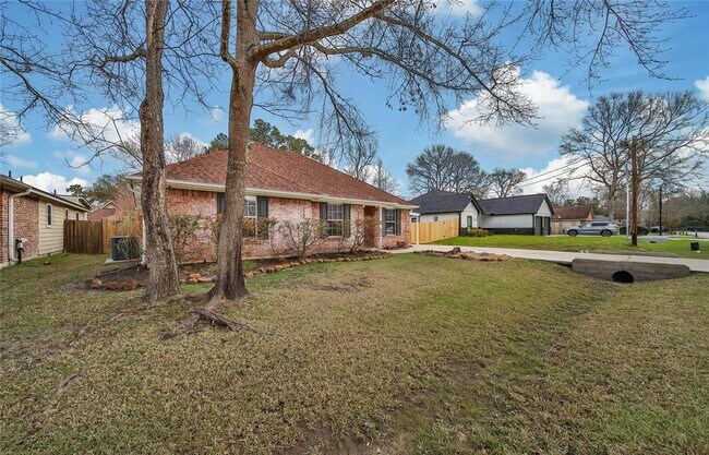 Foto del edificio - 720 Springwood Dr