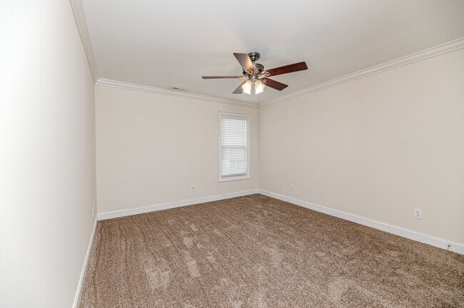 Foto del edificio - Perfectly Located 4-Bedroom Home Minutes from I-295, Hope Mills & Fort Bragg!