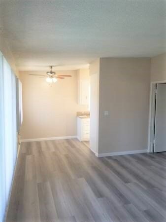 Foto del edificio - 260 N Oak Ave