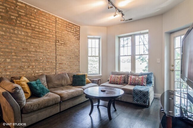 Building Photo - 3415 W Berteau Ave