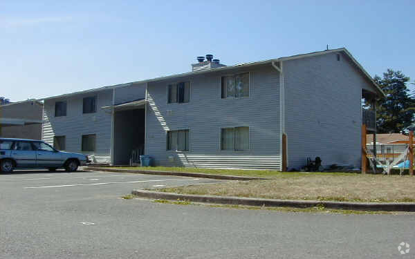 Building Photo - Lake Park Apartments