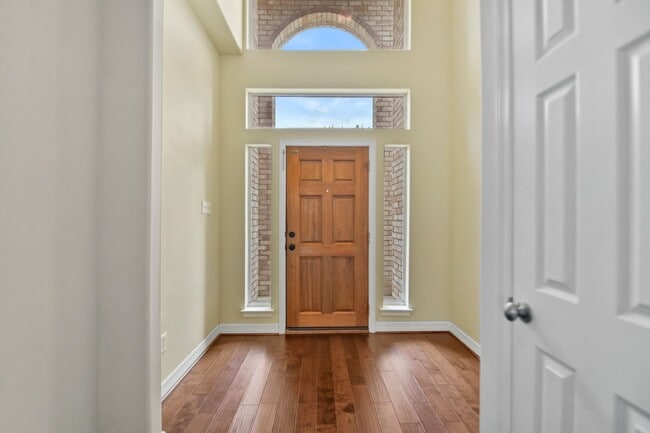 Building Photo - Well-Maintained 3-Bed Home with Lawn Care ...
