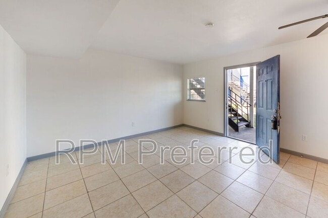 Foto del edificio - 1800 N Wayside Dr