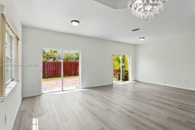 Foto del edificio - 5090 SW 136th Ave