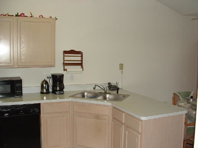 Building Photo - 2054 Hollywood Ct