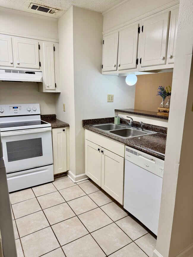 Foto del edificio - 14722 Hooper Rd