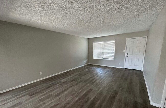 Building Photo - 5435 W Altadena Ave