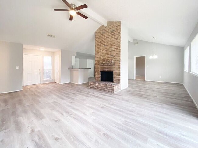 Building Photo - 2202 Snowdrop Lane