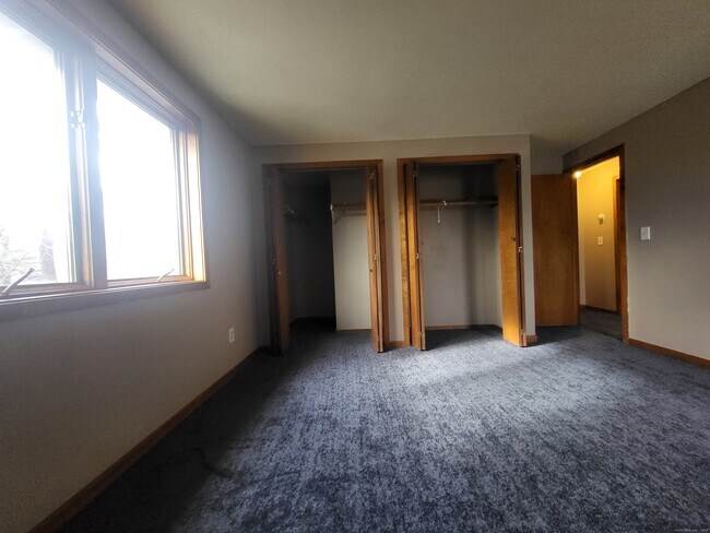 Building Photo - 1730 Farmington Ave