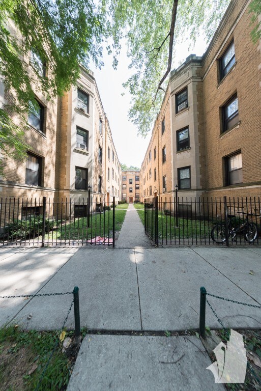 Foto del edificio - 2237 N Bissell St