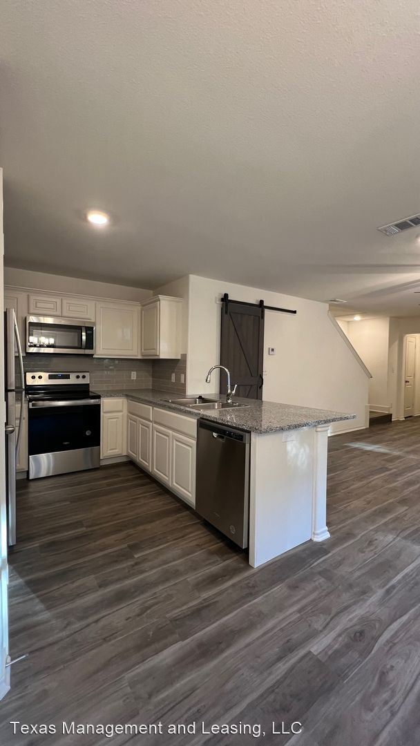 Building Photo - 3 br, 2.5 bath House - 418 S. 3rd Street #2