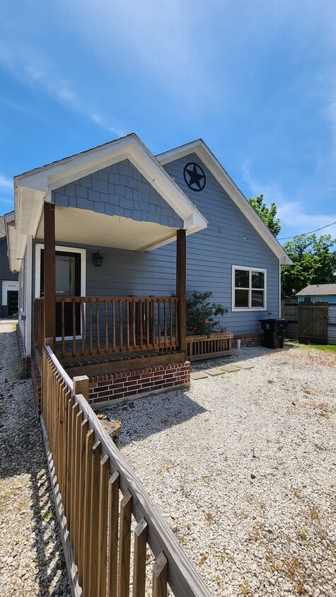 Primary Photo - 2009 Wavell St