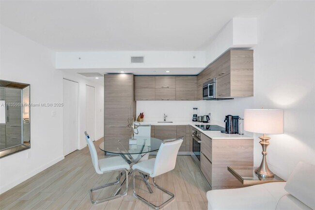 Foto del edificio - 1300 S Miami Ave