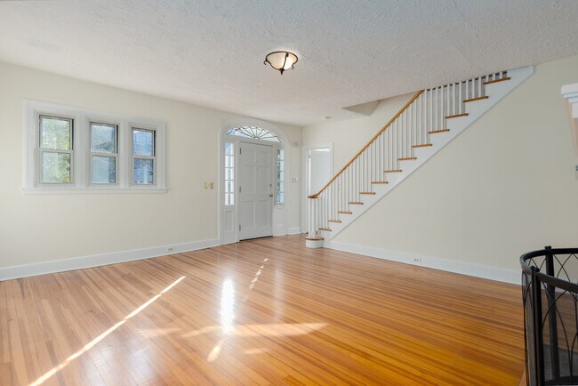 Foto del edificio - 16 Meadow Ave