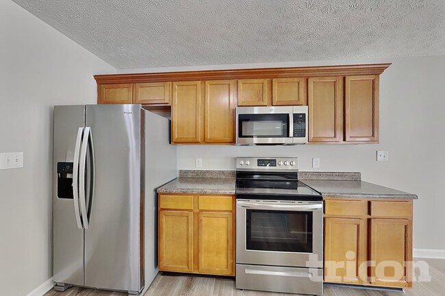 Building Photo - 2337 Middle View Dr