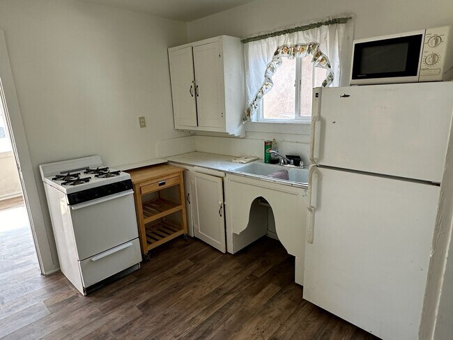 Foto del edificio - 1423 N. BRIDGE ST - 1 BEDROOM 1 BATH - VIS...