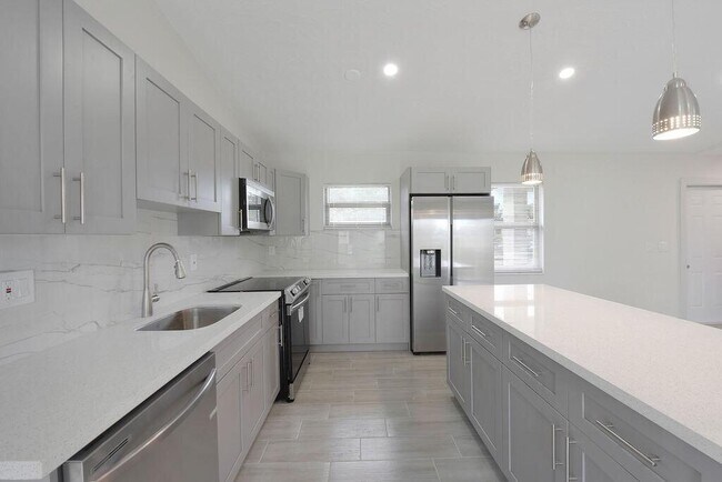 Building Photo - 1109 W 23rd St
