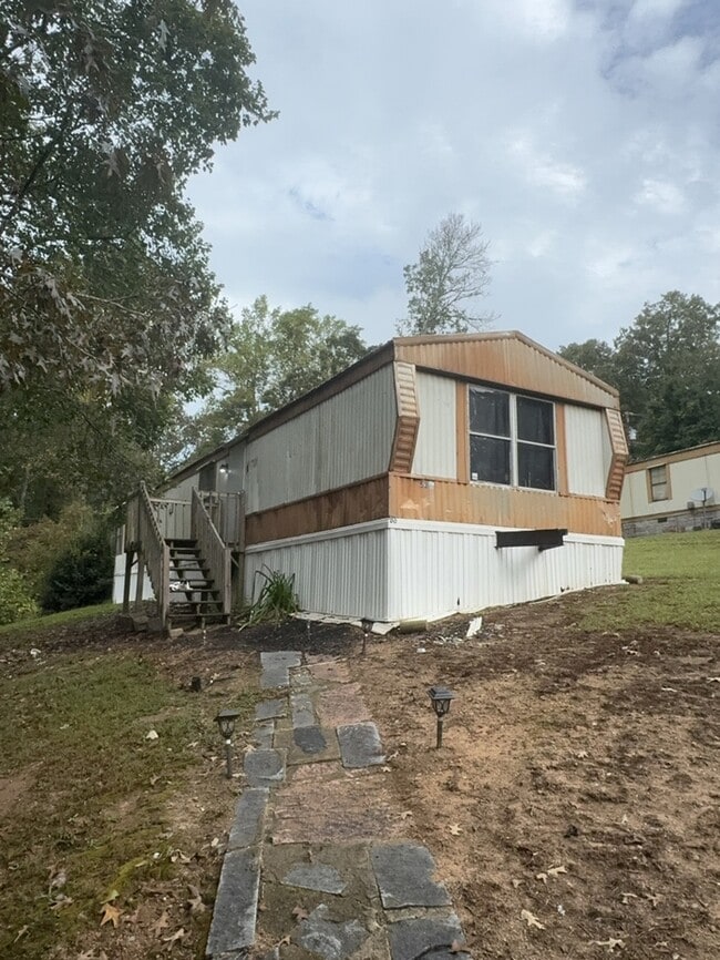 2 Bedroom 1 Bathroom - 2 Bedroom 1 Bathroom House