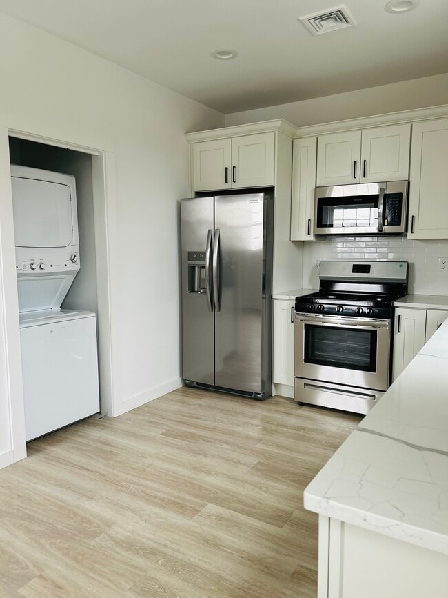 Foto del edificio - 24 Elmwood Ave