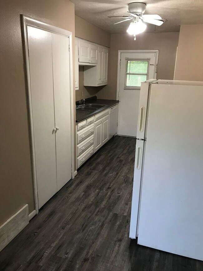 Foto del edificio - 310-314 E Lindsey St